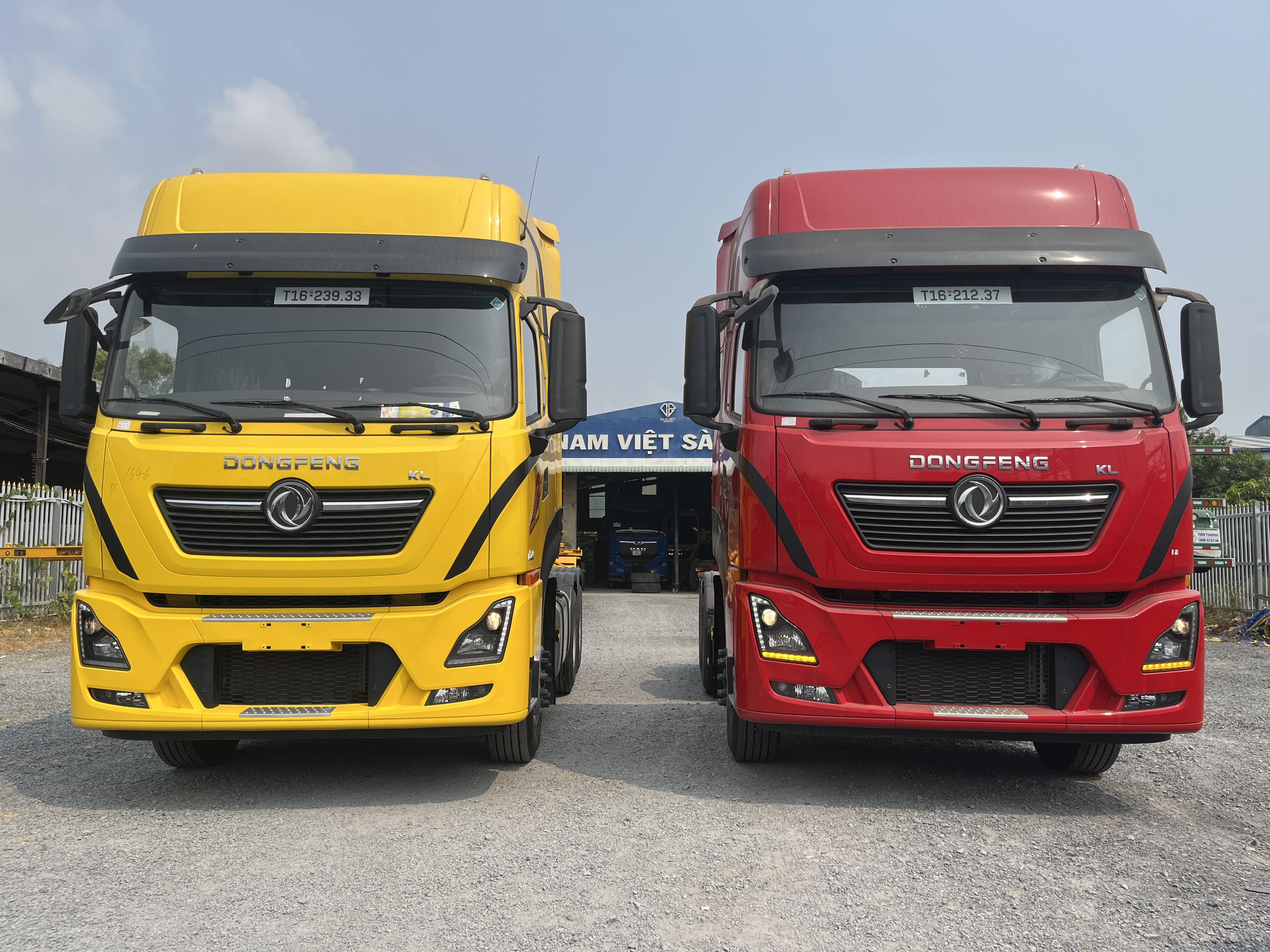 Đầu kéo Dongfeng Hoàng Huy D320 mới 2023